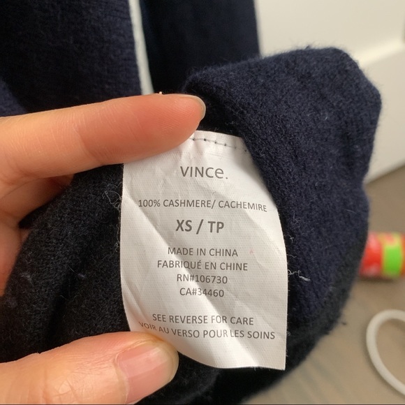 Vince Navy and Black cashmere sweater - Picture 4 of 6